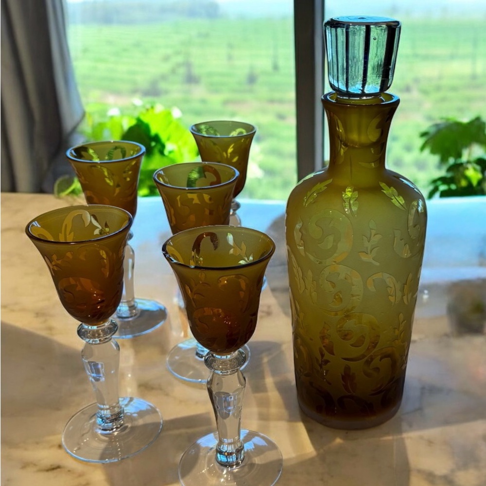Amber Glass Decanter with Stopper and Set of 5 Cordial Glasses - Picture 4 of 5